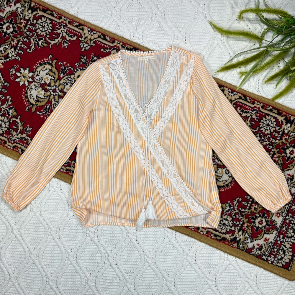 hint of mint Women's Blouse White Yellow‎ Stripped Lace V-neck S